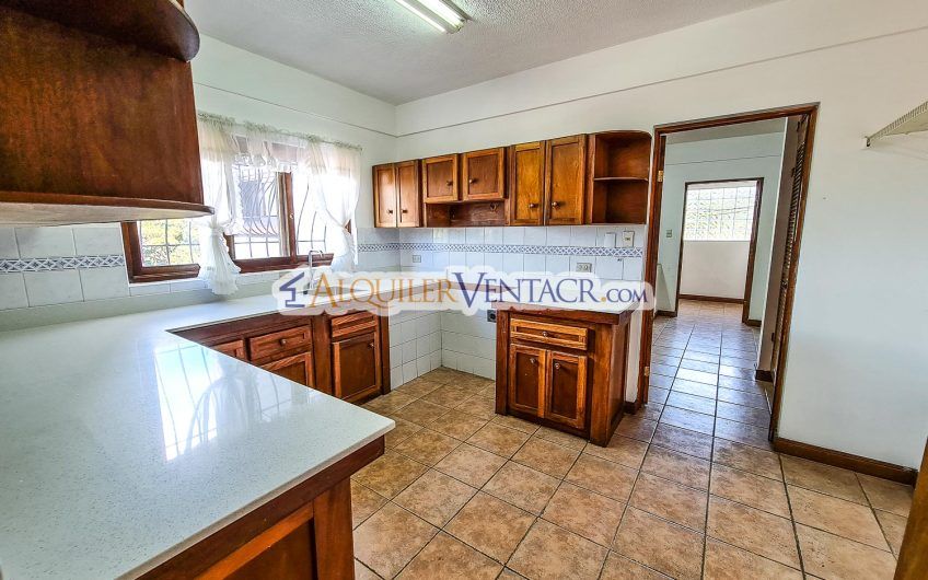 Apartamento con vista de 3 habit.+ de servicio Bello Horizonte Escazú