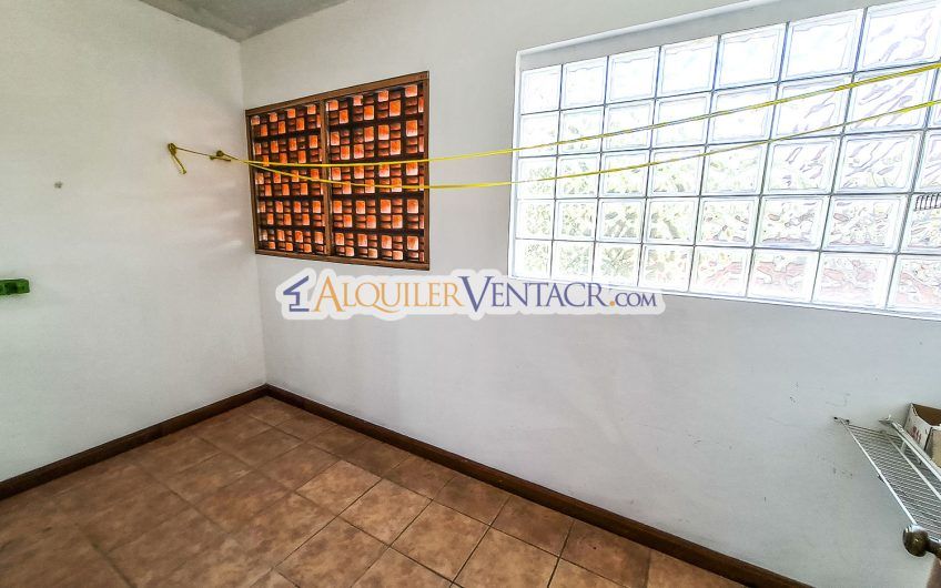 Apartamento con vista de 3 habit.+ de servicio Bello Horizonte Escazú