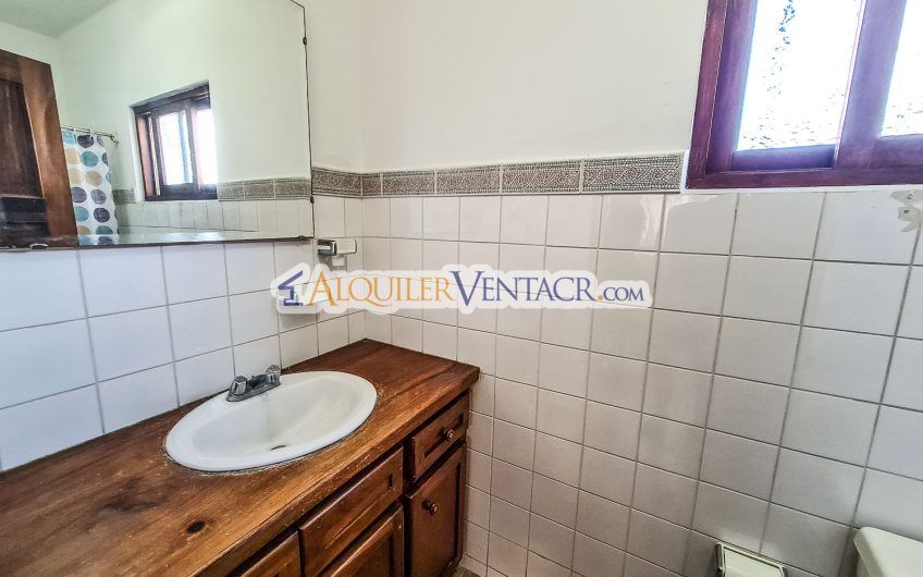 Apartamento con vista de 3 habit.+ de servicio Bello Horizonte Escazú