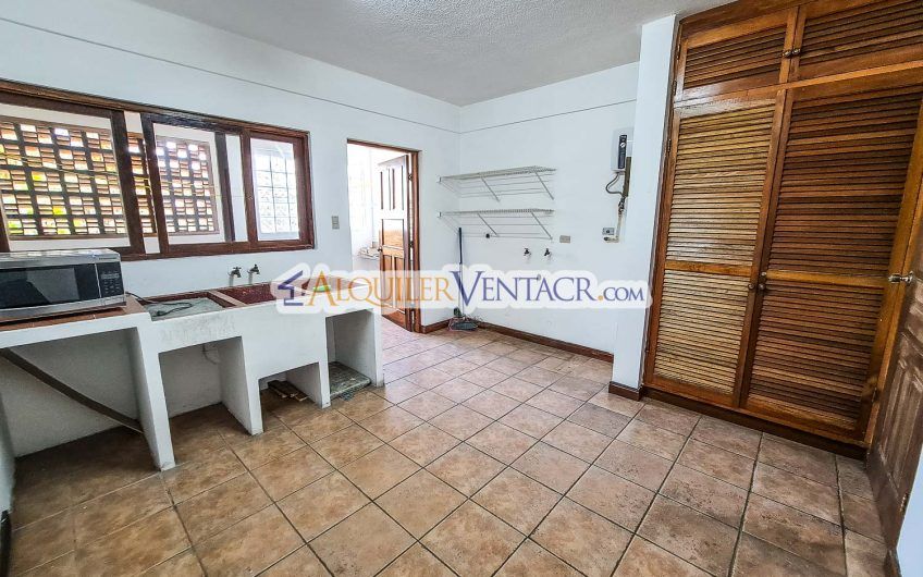 Apartamento con vista de 3 habit.+ de servicio Bello Horizonte Escazú