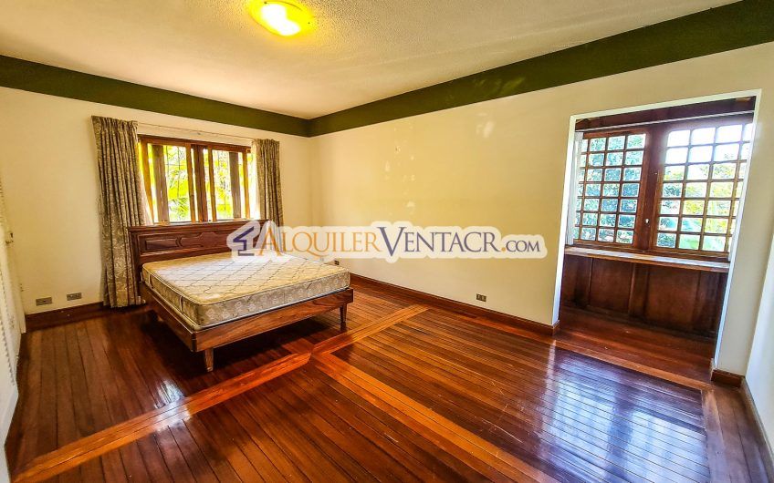 Apartamento con vista de 3 habit.+ de servicio Bello Horizonte Escazú