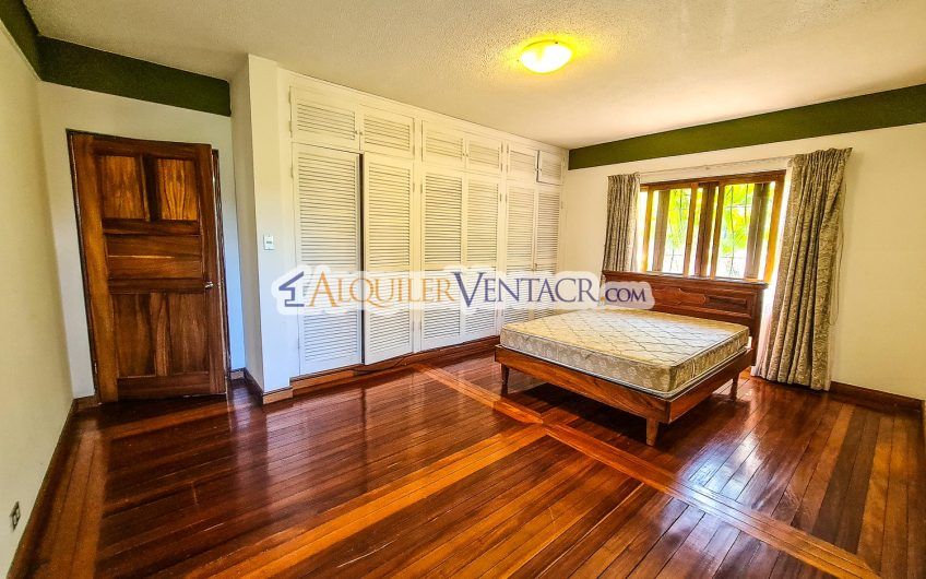 Apartamento con vista de 3 habit.+ de servicio Bello Horizonte Escazú