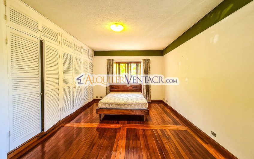 Apartamento con vista de 3 habit.+ de servicio Bello Horizonte Escazú