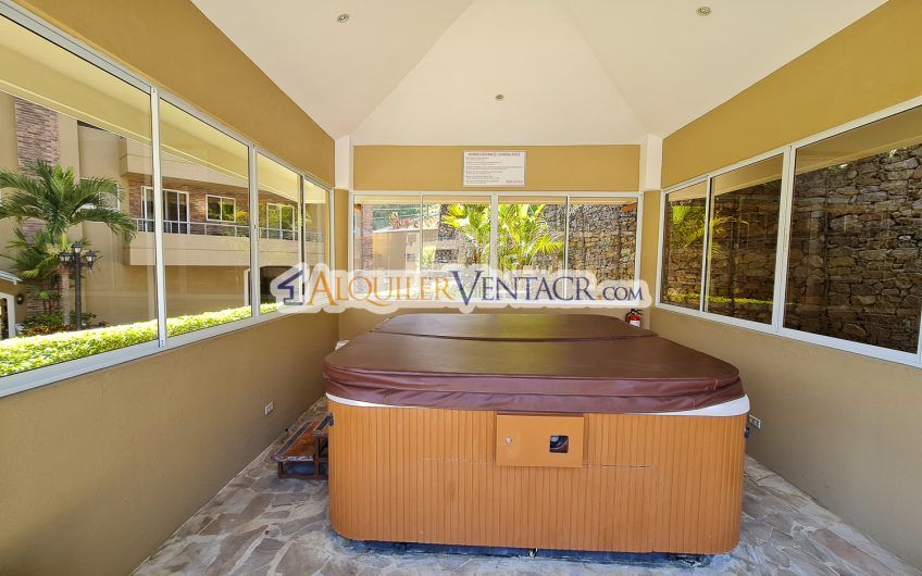 Penthouse amueblado de 2 habit. en San Rafael Escazú