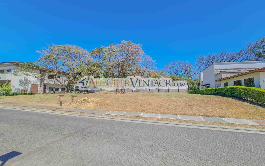 La Hacienda del Bosque Santa Ana Río Oro! Lote plano de 843 m2