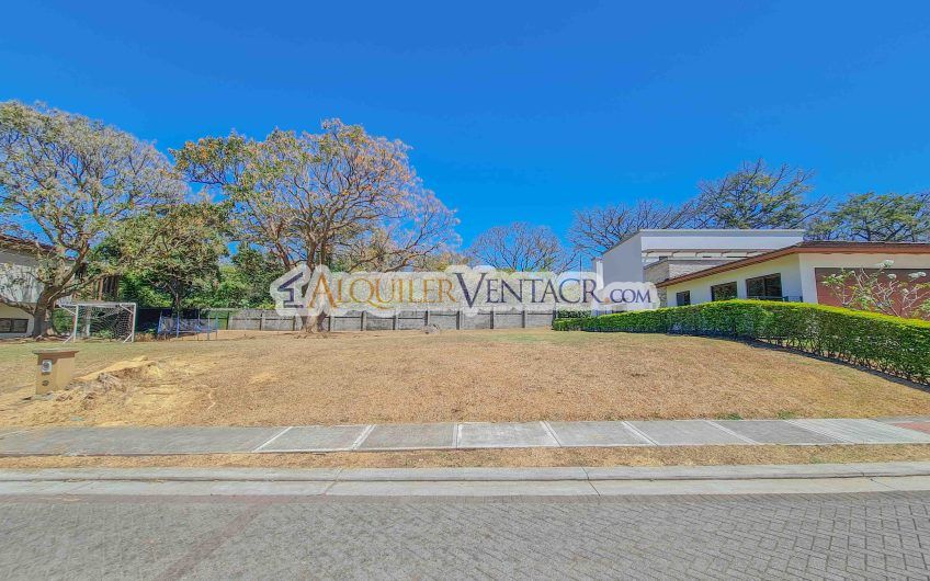 La Hacienda del Bosque Santa Ana Río Oro! Lote plano de 843 m2