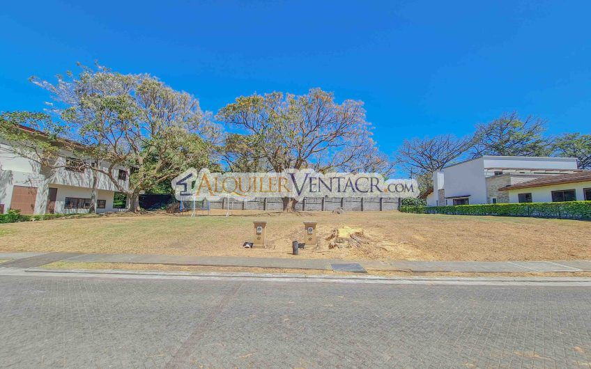 La Hacienda del Bosque Santa Ana Río Oro! Lote plano de 843 m2