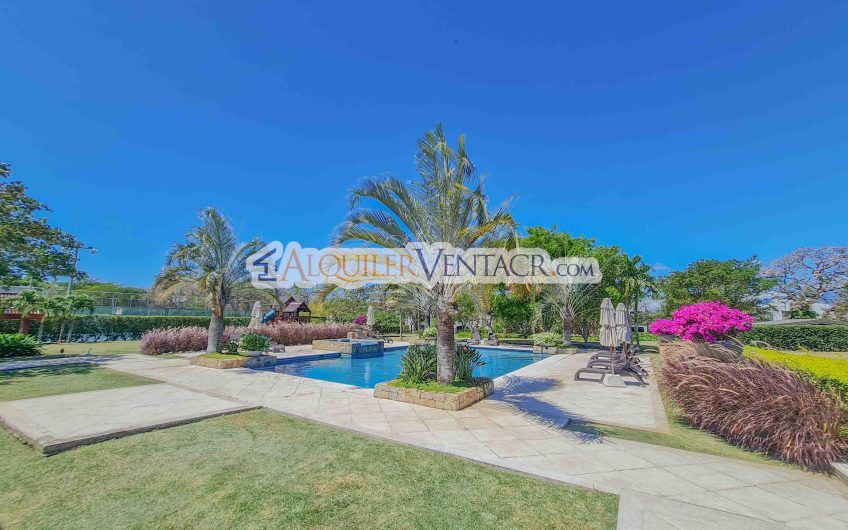 La Hacienda del Bosque Santa Ana Río Oro! Lote plano de 843 m2