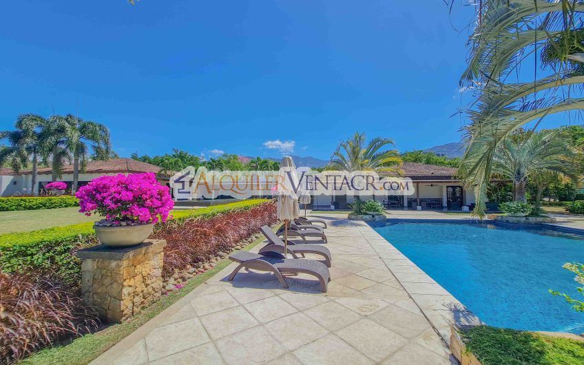 La Hacienda del Bosque Santa Ana Río Oro! Lote plano de 843 m2