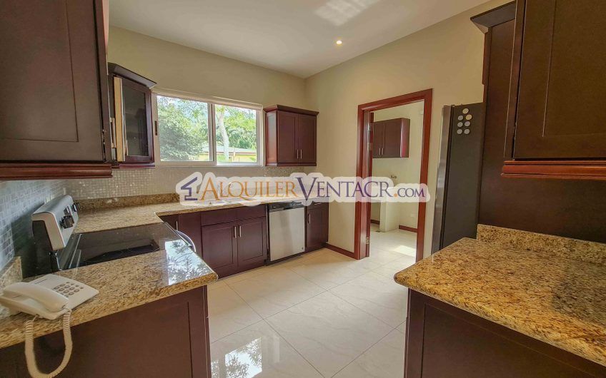 Lujoso apartamento de 2 habit. en San Rafael Escazú