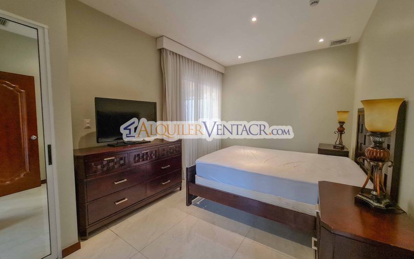 Lujoso apartamento de 2 habit. en San Rafael Escazú