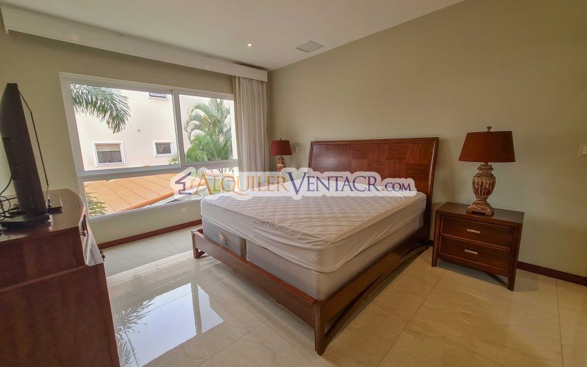 Lujoso apartamento de 2 habit. en San Rafael Escazú