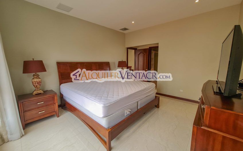 Lujoso apartamento de 2 habit. en San Rafael Escazú