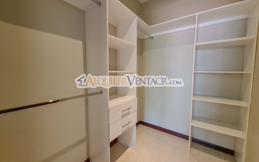 Lujoso apartamento de 2 habit. en San Rafael Escazú