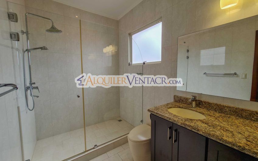 Lujoso apartamento de 2 habit. en San Rafael Escazú