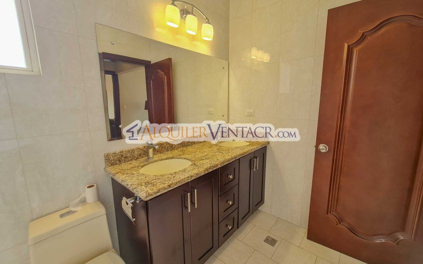 Lujoso apartamento de 2 habit. en San Rafael Escazú