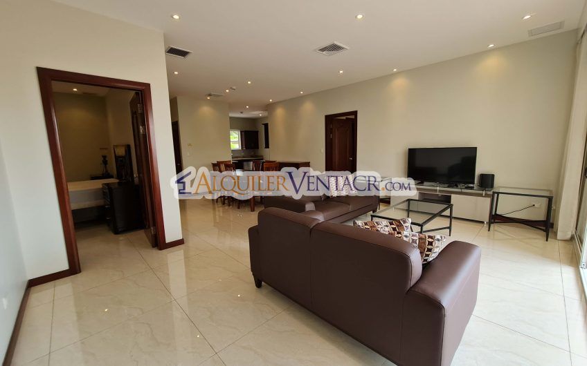 Lujoso apartamento de 2 habit. en San Rafael Escazú