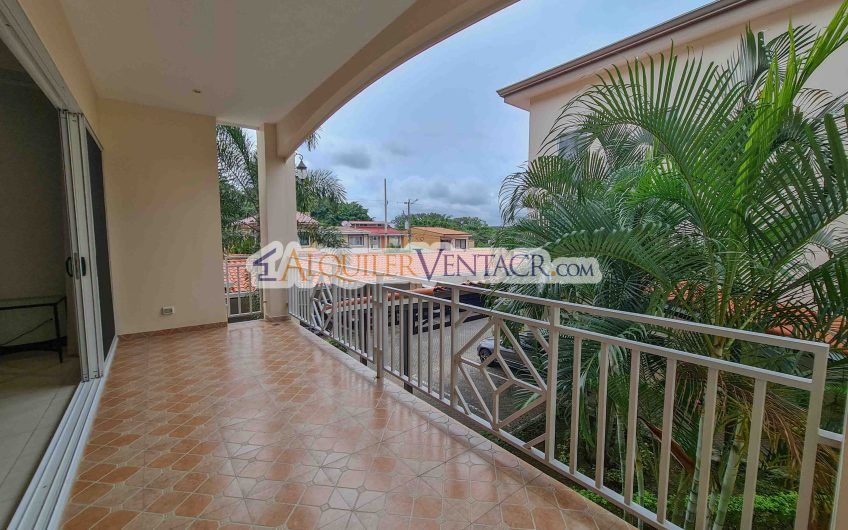 Lujoso apartamento de 2 habit. en San Rafael Escazú