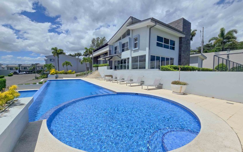 Río Palma Guachipelín Escazú! Condo con piscina / gym / cancha tenis