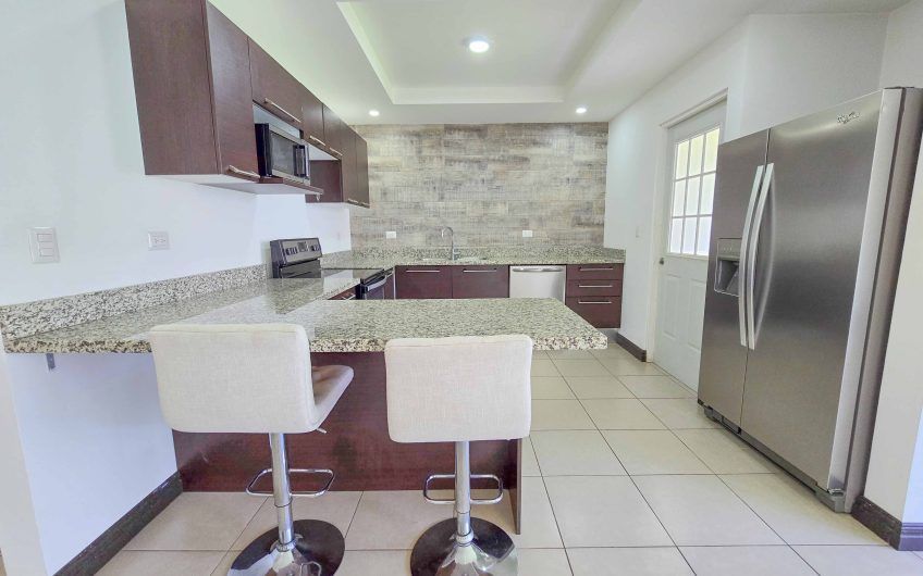 Río Palma Guachipelín Escazú! Condo con piscina / gym / cancha tenis