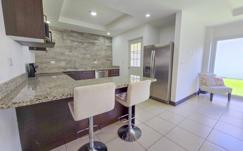 Río Palma Guachipelín Escazú! Condo con piscina / gym / cancha tenis