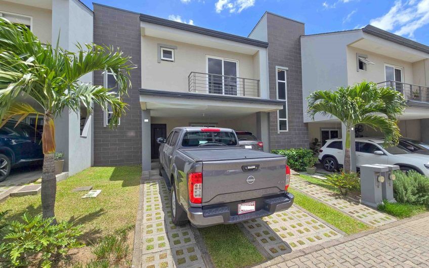 Río Palma Guachipelín Escazú! Condo con piscina / gym / cancha tenis