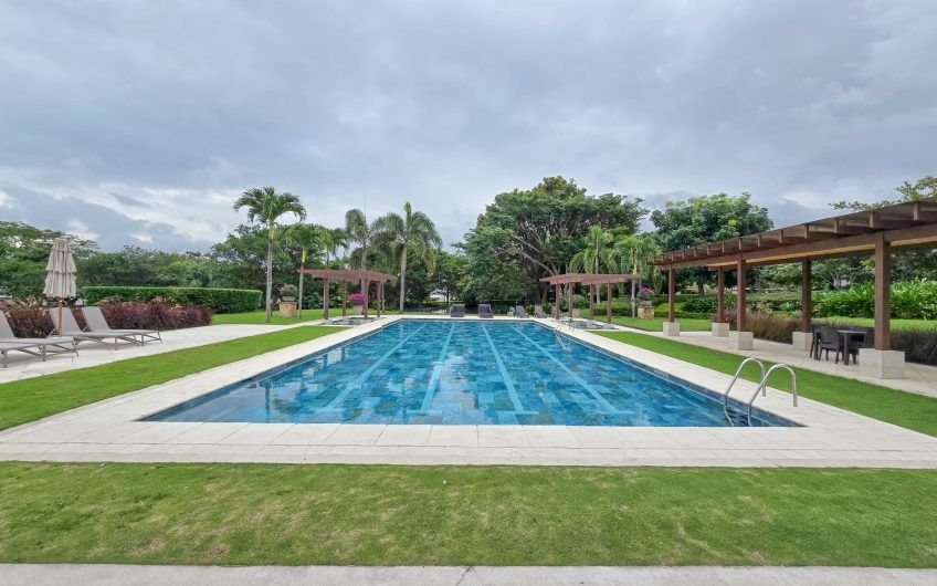 La Hacienda del Bosque Santa Ana Río Oro! Lote plano de 843 m2