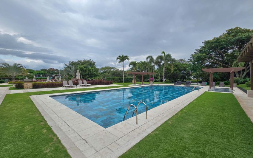 La Hacienda del Bosque Santa Ana Río Oro! Lote plano de 843 m2