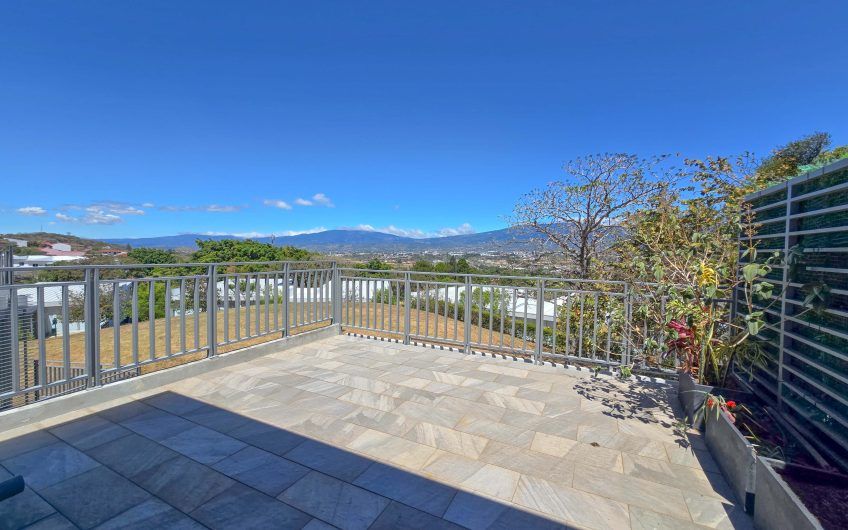 The Ivy Guachipelín Escazú! Apartamento de un nivel con terrazas y vista