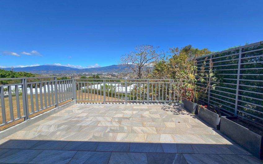 The Ivy Guachipelín Escazú! Apartamento de un nivel con terrazas y vista