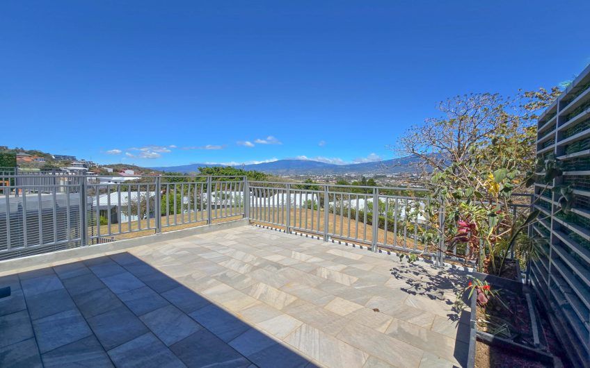 The Ivy Guachipelín Escazú! Apartamento de un nivel con terrazas y vista