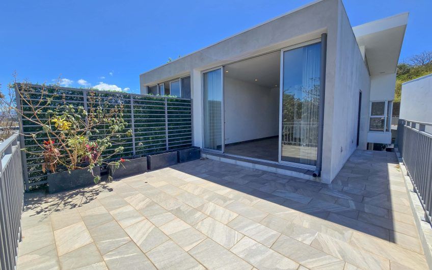 The Ivy Guachipelín Escazú! Apartamento de un nivel con terrazas y vista