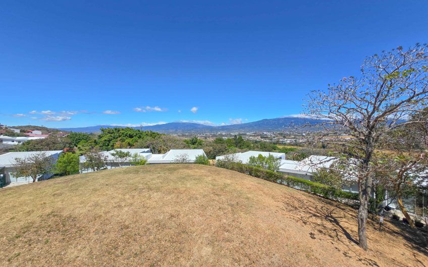 The Ivy Guachipelín Escazú! Apartamento de un nivel con terrazas y vista