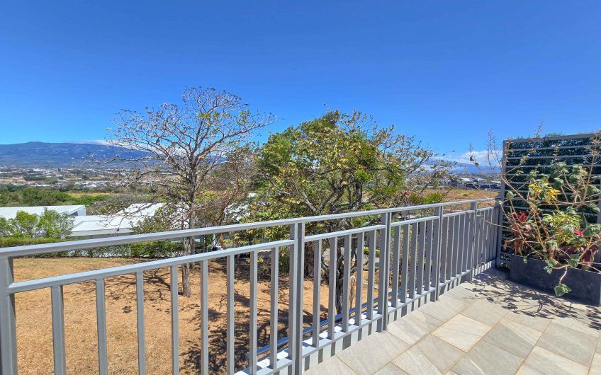 The Ivy Guachipelín Escazú! Apartamento de un nivel con terrazas y vista