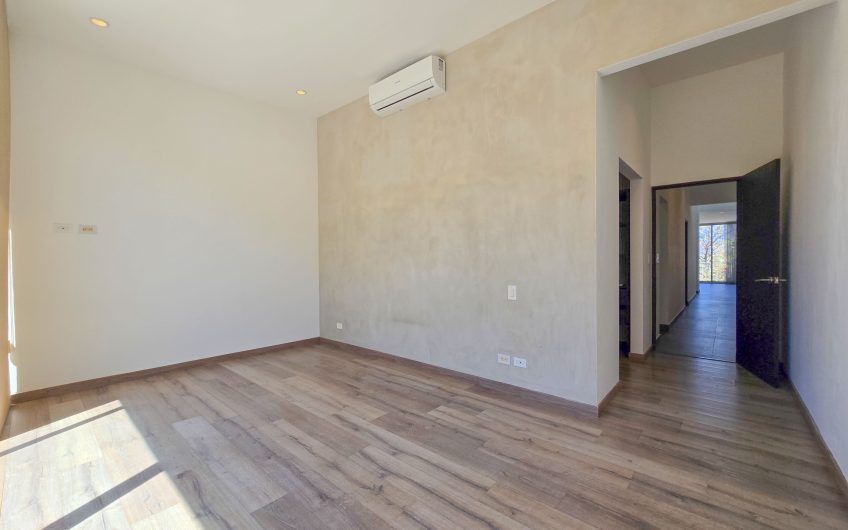 The Ivy Guachipelín Escazú! Apartamento de un nivel con terrazas y vista