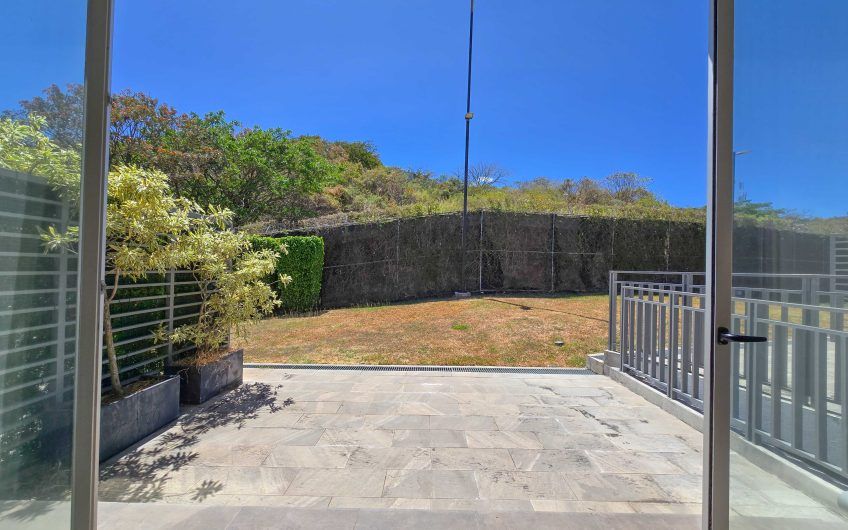 The Ivy Guachipelín Escazú! Apartamento de un nivel con terrazas y vista