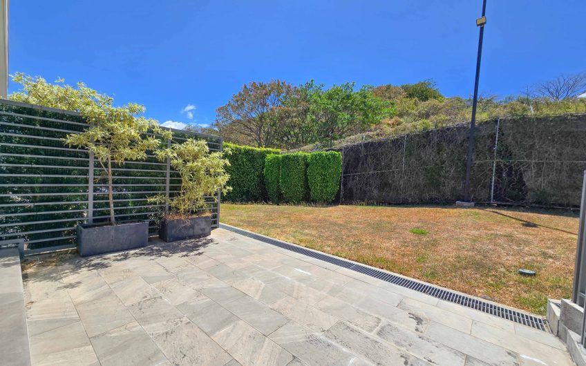 The Ivy Guachipelín Escazú! Apartamento de un nivel con terrazas y vista