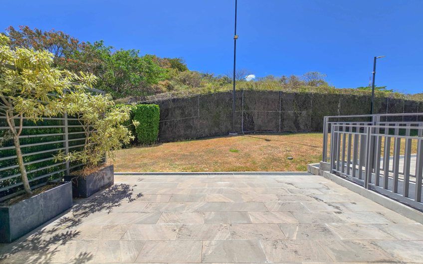 The Ivy Guachipelín Escazú! Apartamento de un nivel con terrazas y vista