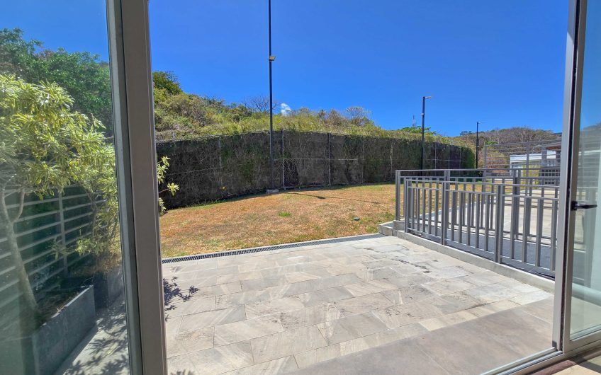 The Ivy Guachipelín Escazú! Apartamento de un nivel con terrazas y vista