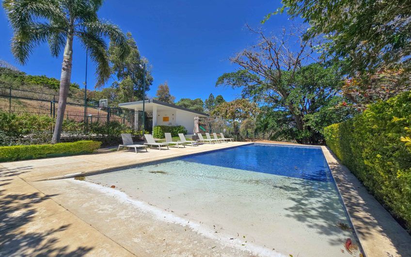 The Ivy Guachipelín Escazú! Apartamento de un nivel con terrazas y vista