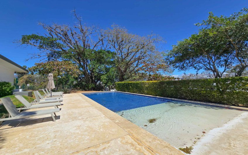 The Ivy Guachipelín Escazú! Apartamento de un nivel con terrazas y vista