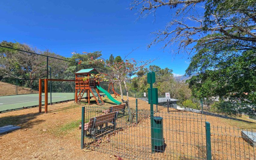 The Ivy Guachipelín Escazú! Apartamento de un nivel con terrazas y vista