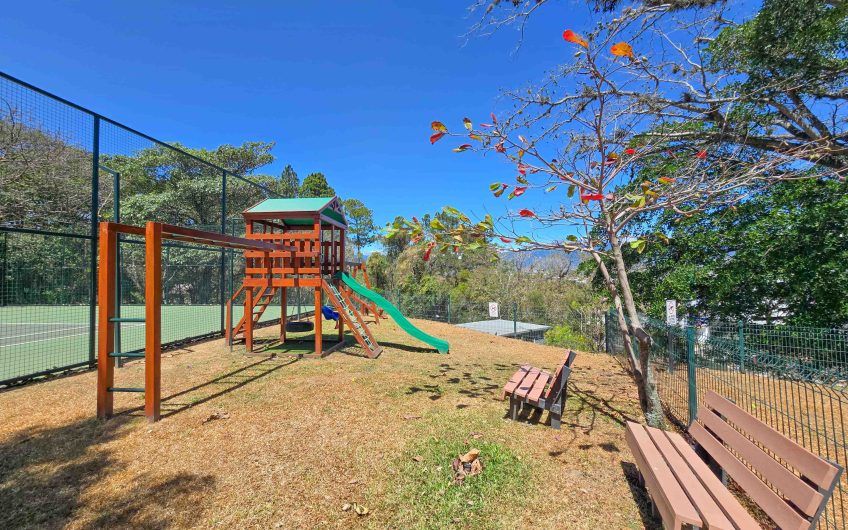 The Ivy Guachipelín Escazú! Apartamento de un nivel con terrazas y vista