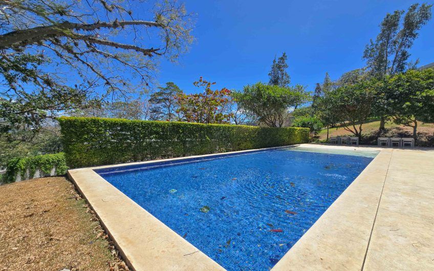 The Ivy Guachipelín Escazú! Apartamento de un nivel con terrazas y vista