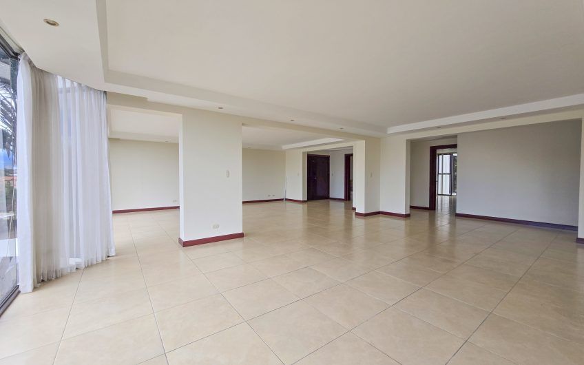 Apartamento de 3 habit. de 300 m2 y vista en Bello Horizonte Escazú