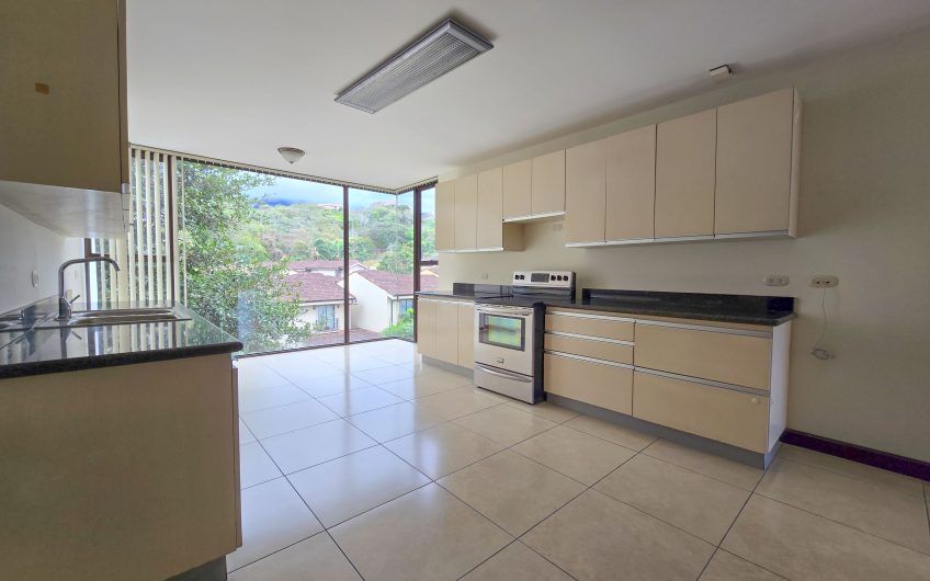 Apartamento de 3 habit. de 300 m2 y vista en Bello Horizonte Escazú