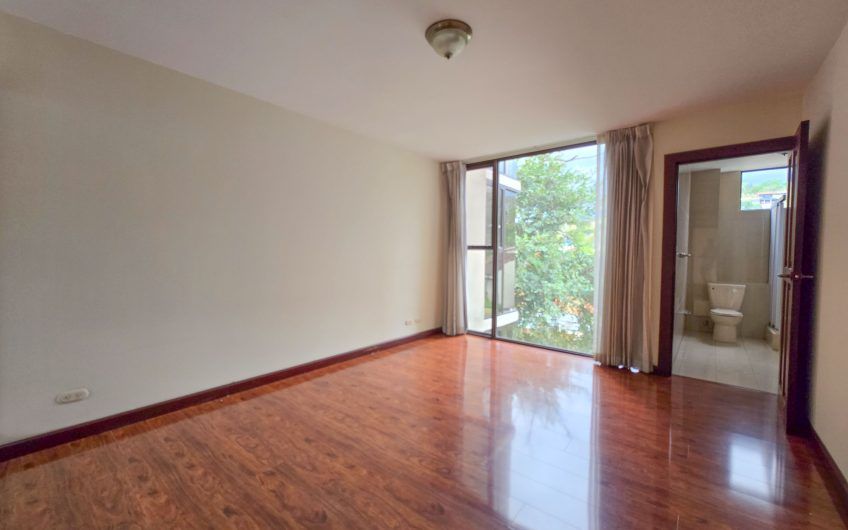 Apartamento de 3 habit. de 300 m2 y vista en Bello Horizonte Escazú