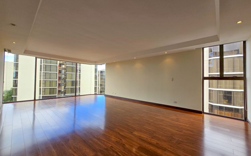 Apartamento de 330 m2 con full vista en Bello Horizonte Escazú