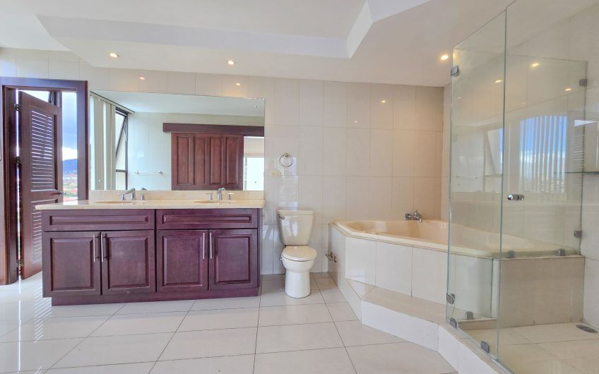 Apartamento de 330 m2 con full vista en Bello Horizonte Escazú