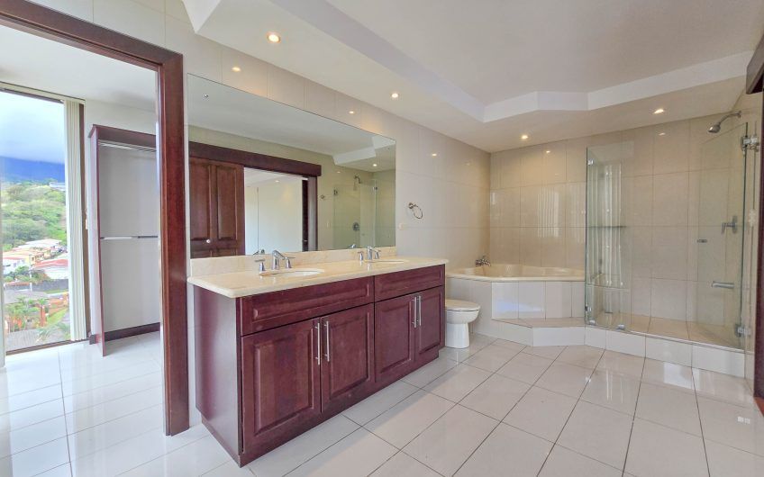 Apartamento de 330 m2 con full vista en Bello Horizonte Escazú